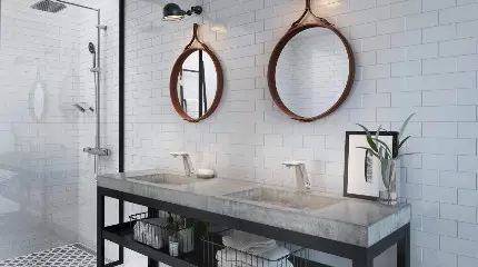 ALESSI Sense by HANSA in einem weiß gefließten Bad mit zwei runden Spiegeln